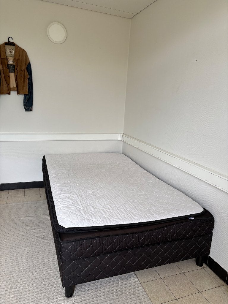 Boxspring (120x200), Ophalen, Zwart, Zo goed als nieuw, Twijfelaar
