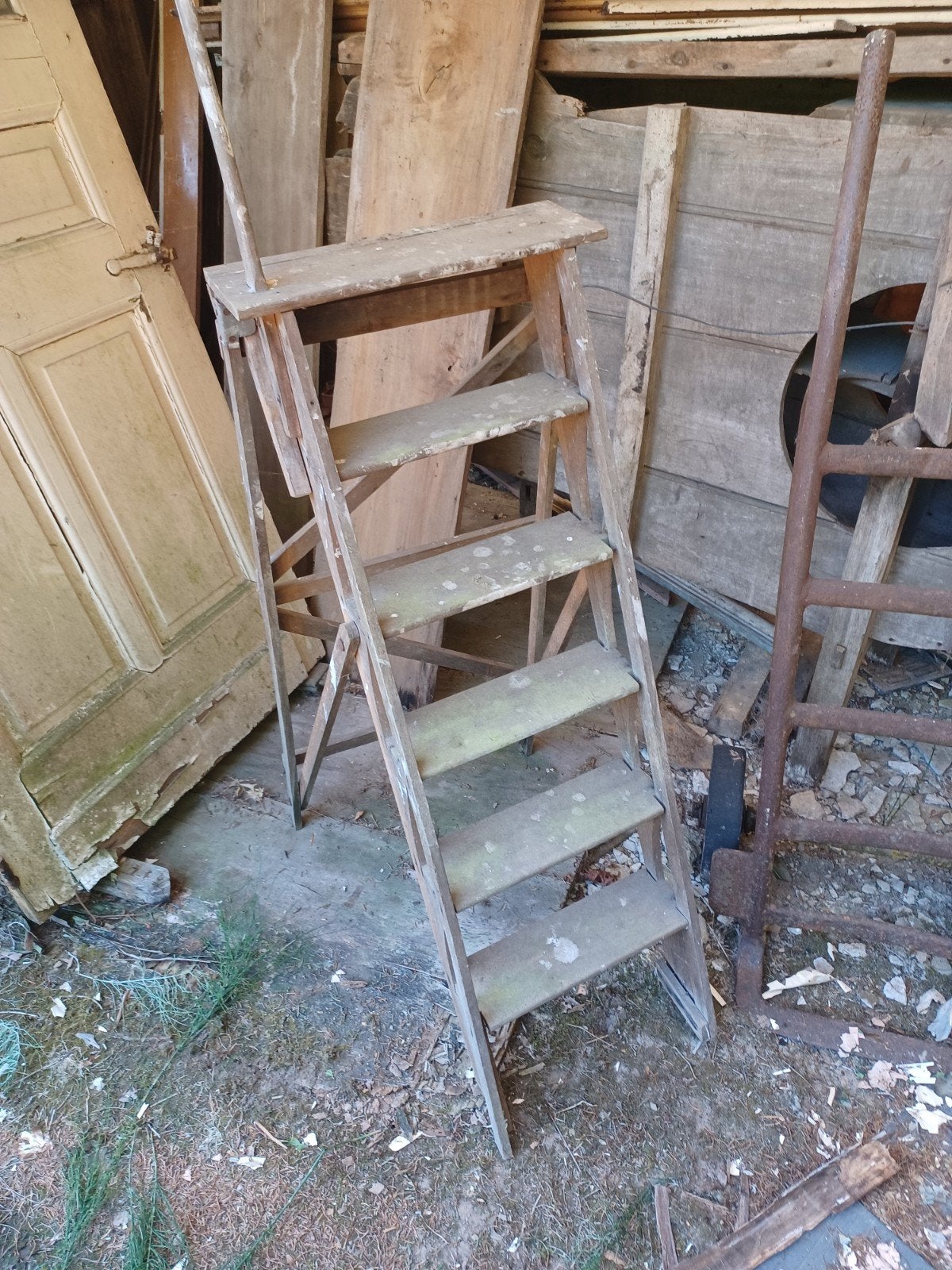 Decoratie trapladder, Enlèvement