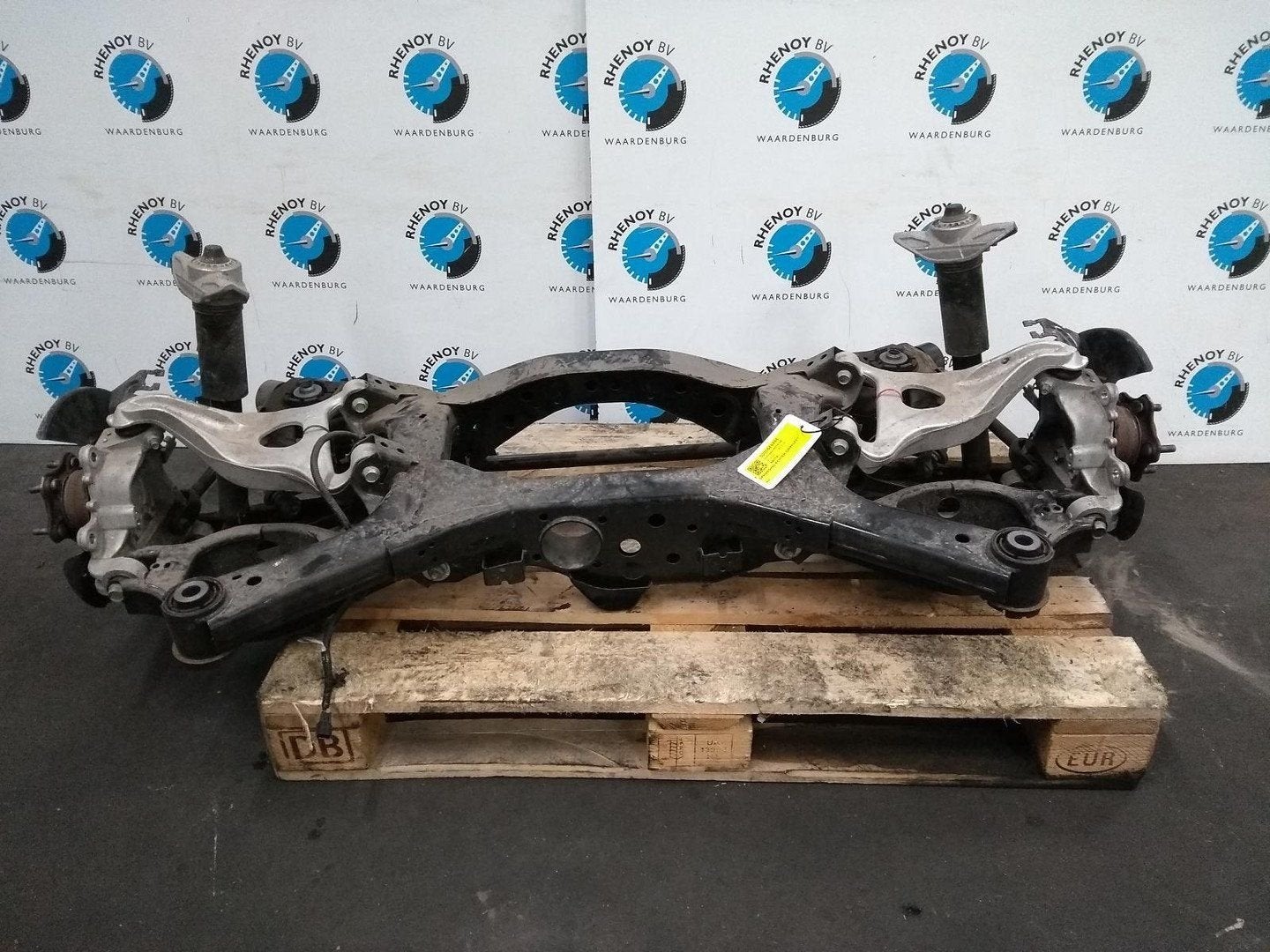 NISSAN ARIYA FE0 ER OPHANGING ACHTER COMPLEET 2022, Ophalen of Verzenden, Gebruikt, Stiba lid