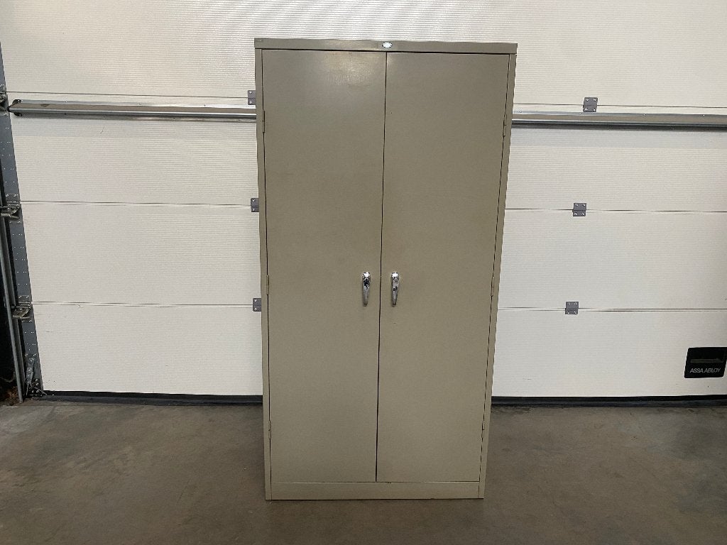 (127) Metalen 2 deuren kast met legplanken groene kleur, Ophalen, Gebruikt