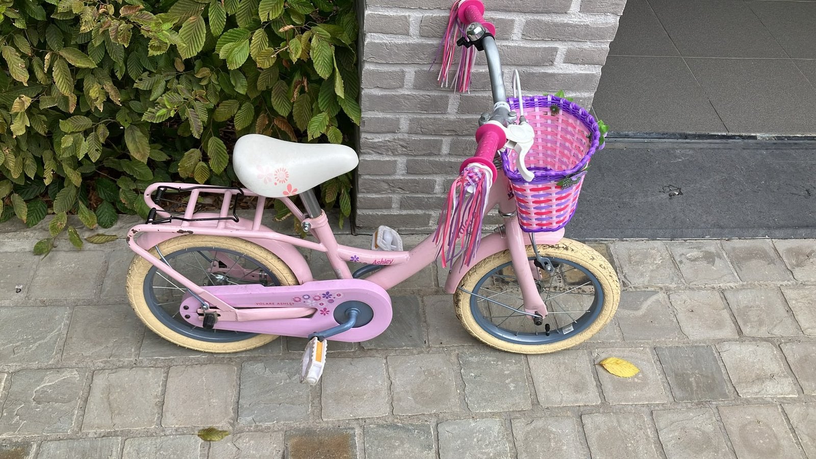 Volare Ashley Kinderfiets Roze 14 inch incl zijwieltjes, Fietsen en Brommers, Fietsen | Meisjes, Ophalen, Terugtraprem, Gebruikt
