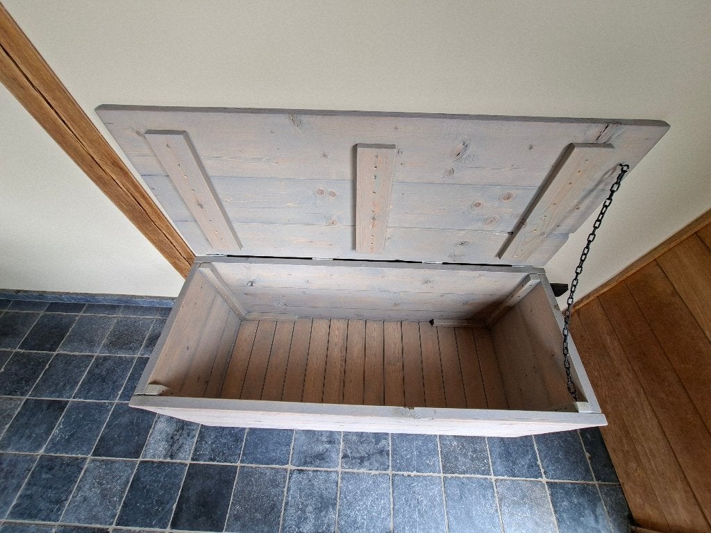 Houten koffer/zitbank, Huis en Inrichting, Woonaccessoires | Kisten, Ophalen, 100 tot 150 cm, Zo goed als nieuw, Grenenhout