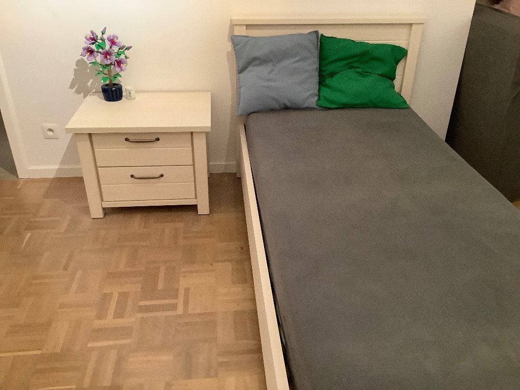 Mooi wit bed 90 - 200cm  compleet met nachtkastje, Ophalen, Gebruikt, 90 cm, Eenpersoons