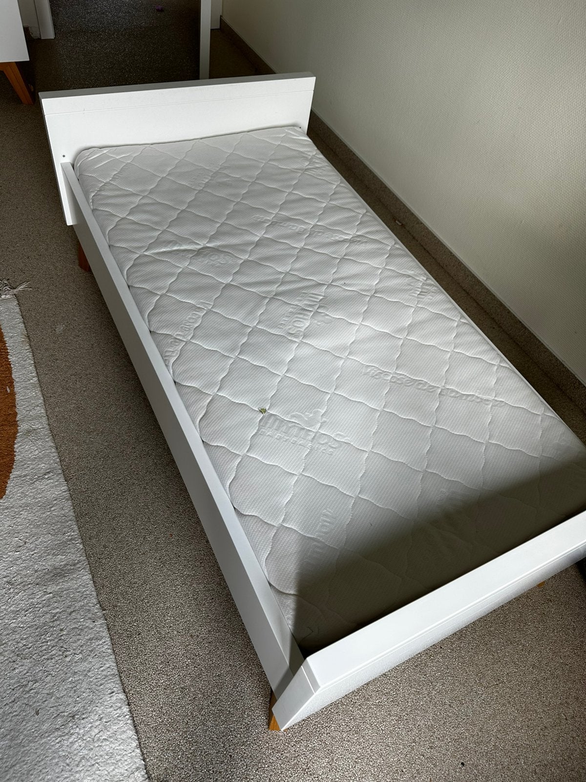 Kinderbedje incl. Matras, Maison & Meubles, Chambre à coucher | Lits, Comme neuf, Une personne, Blanc, Enlèvement
