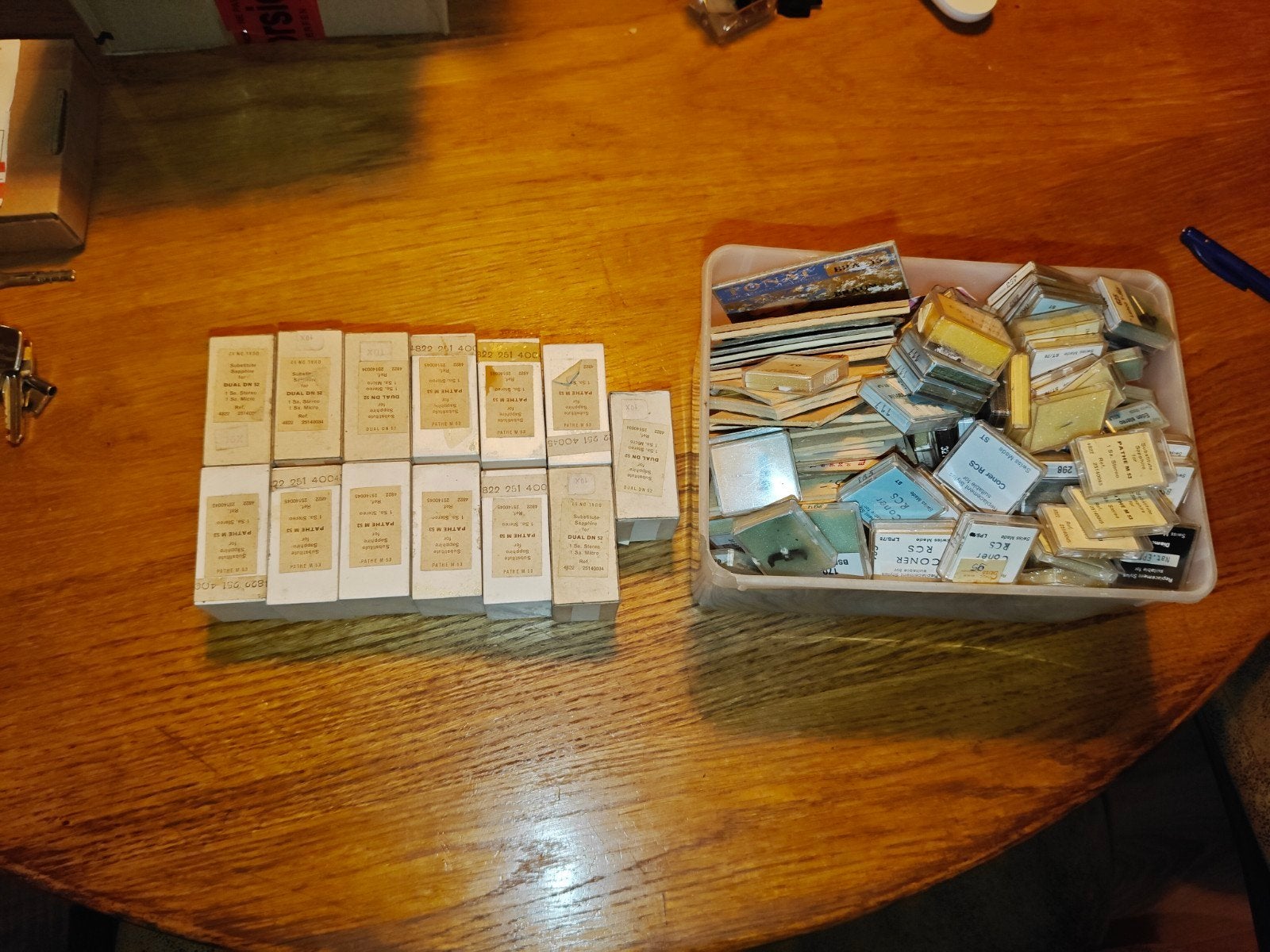ongeveer 300 platenspeler naalden. NOS, Ophalen of Verzenden, Gebruikt, Platenspeler-onderdeel