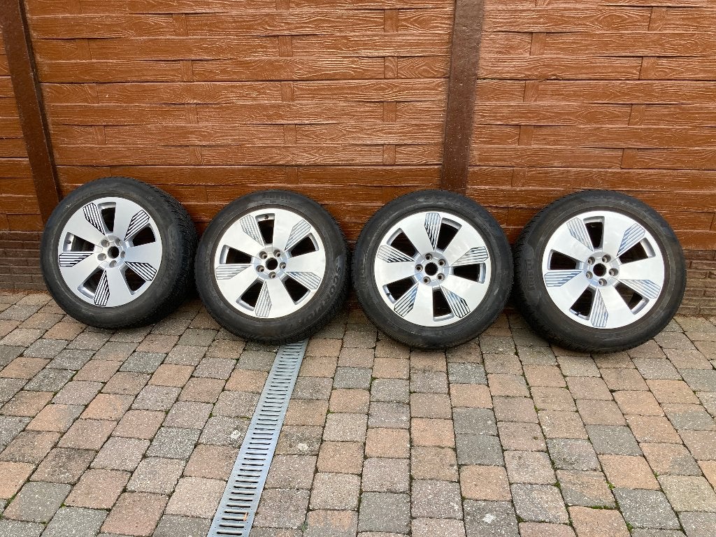 Audi e-tron 19 pouces avec pneus d'hiver Pirelli Scorpion, Autos : Pièces & Accessoires, Pneus hiver, Jante(s), 19 pouces, Enlèvement