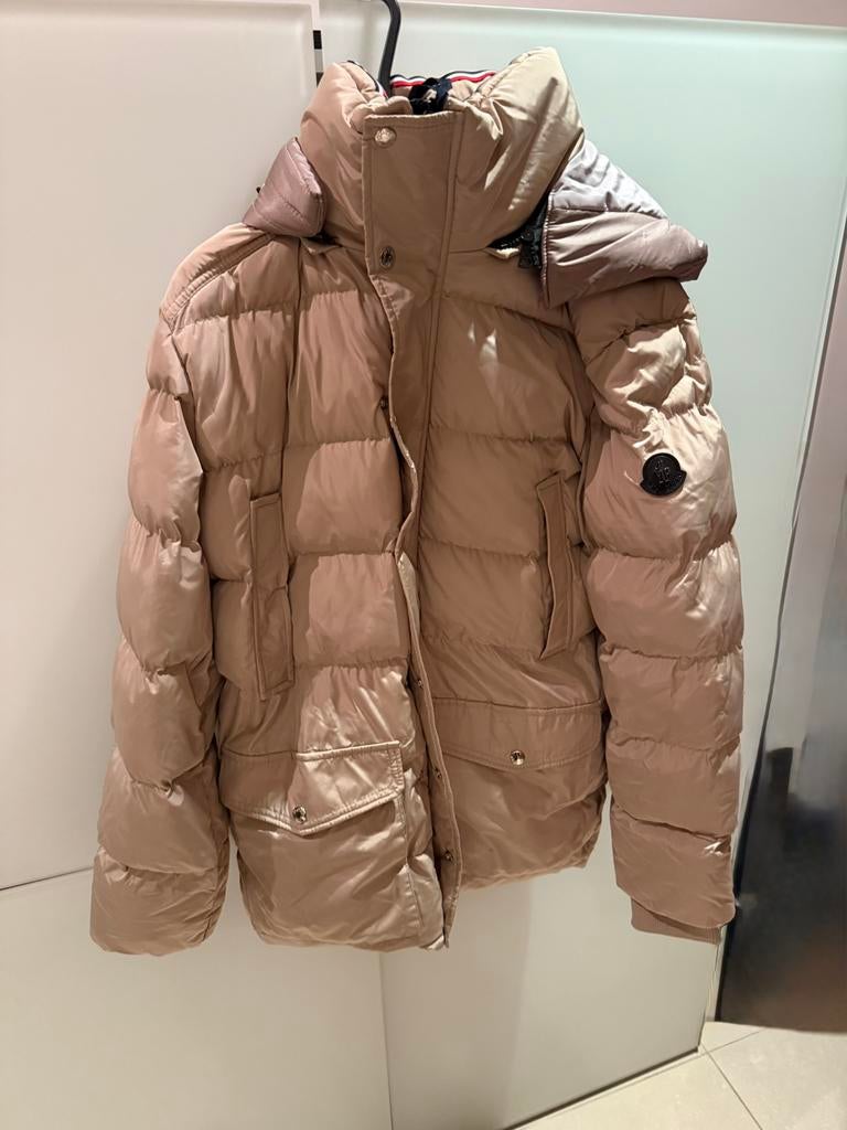 Beige puffer winterjas van moncler met capuchon – maat S, Kleding | Heren, Jassen | Winter, Zo goed als nieuw, Maat 46 (S) of kleiner