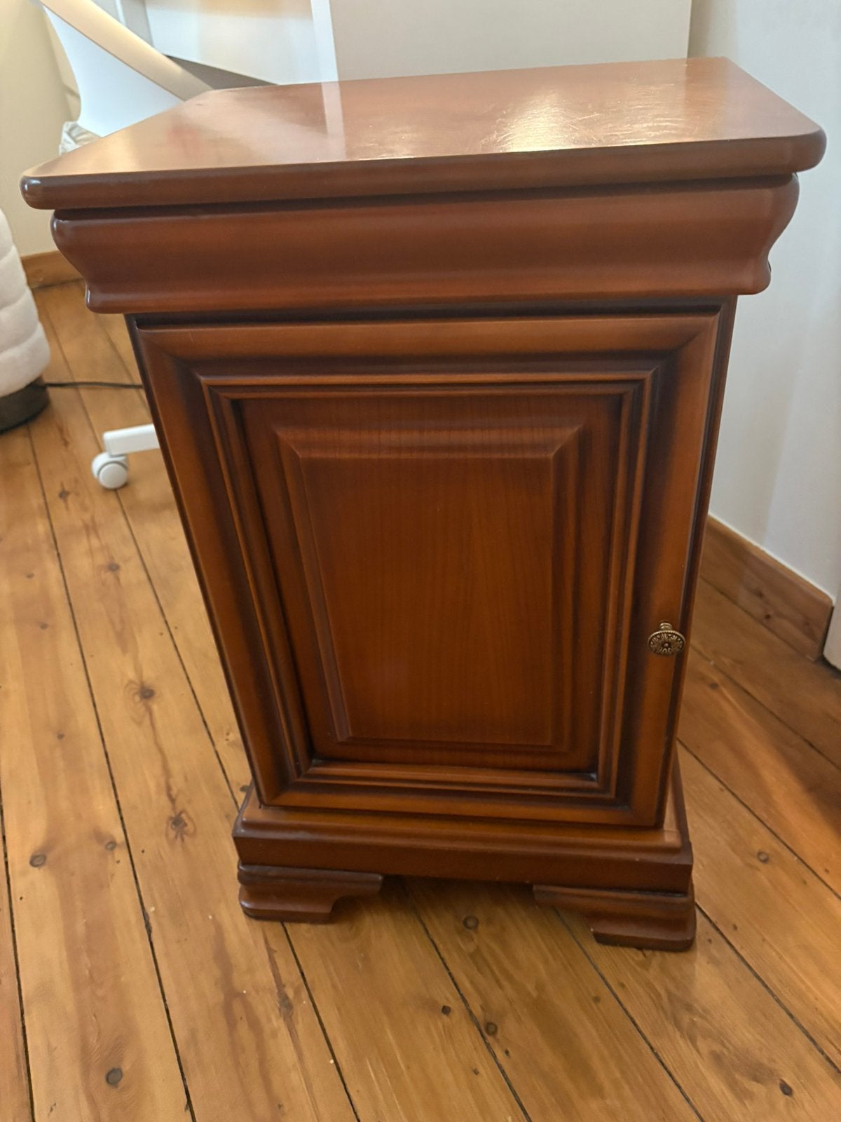 Table de chevet en bois massif, Maison & Meubles, Enlèvement, Comme neuf