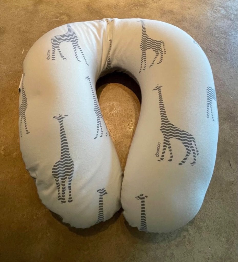 Voedingskussen giraffe, Ophalen, Zo goed als nieuw, Voedingskussen, Doomoo