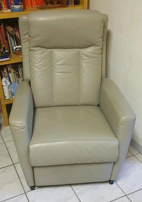 Medische Relax zetel beige leder, Ophalen, 75 tot 100 cm, Zo goed als nieuw, Leer