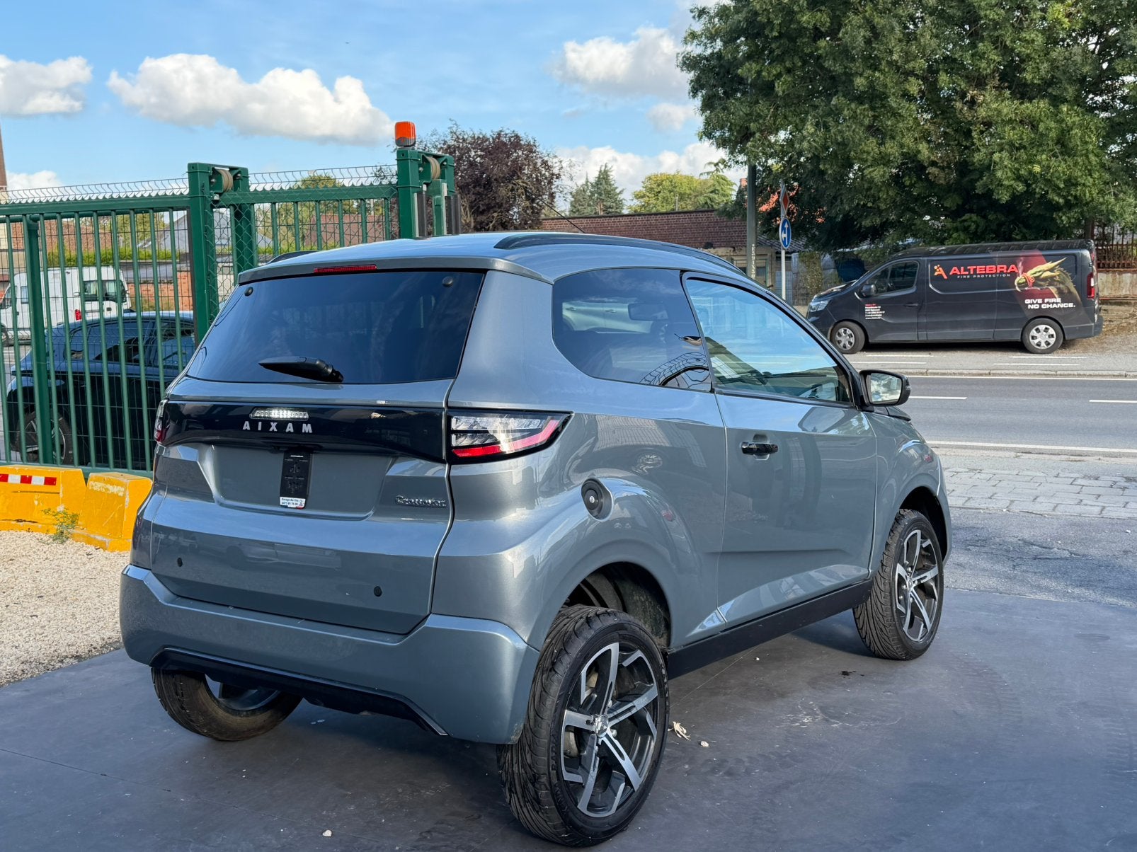Crossover Aixam, Autos, Cuir, Argent ou Gris, Achat, Entreprise