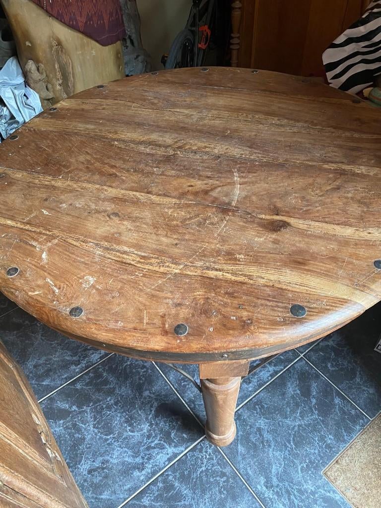 Table ronde en bois massif – artisanat indien, Enlèvement