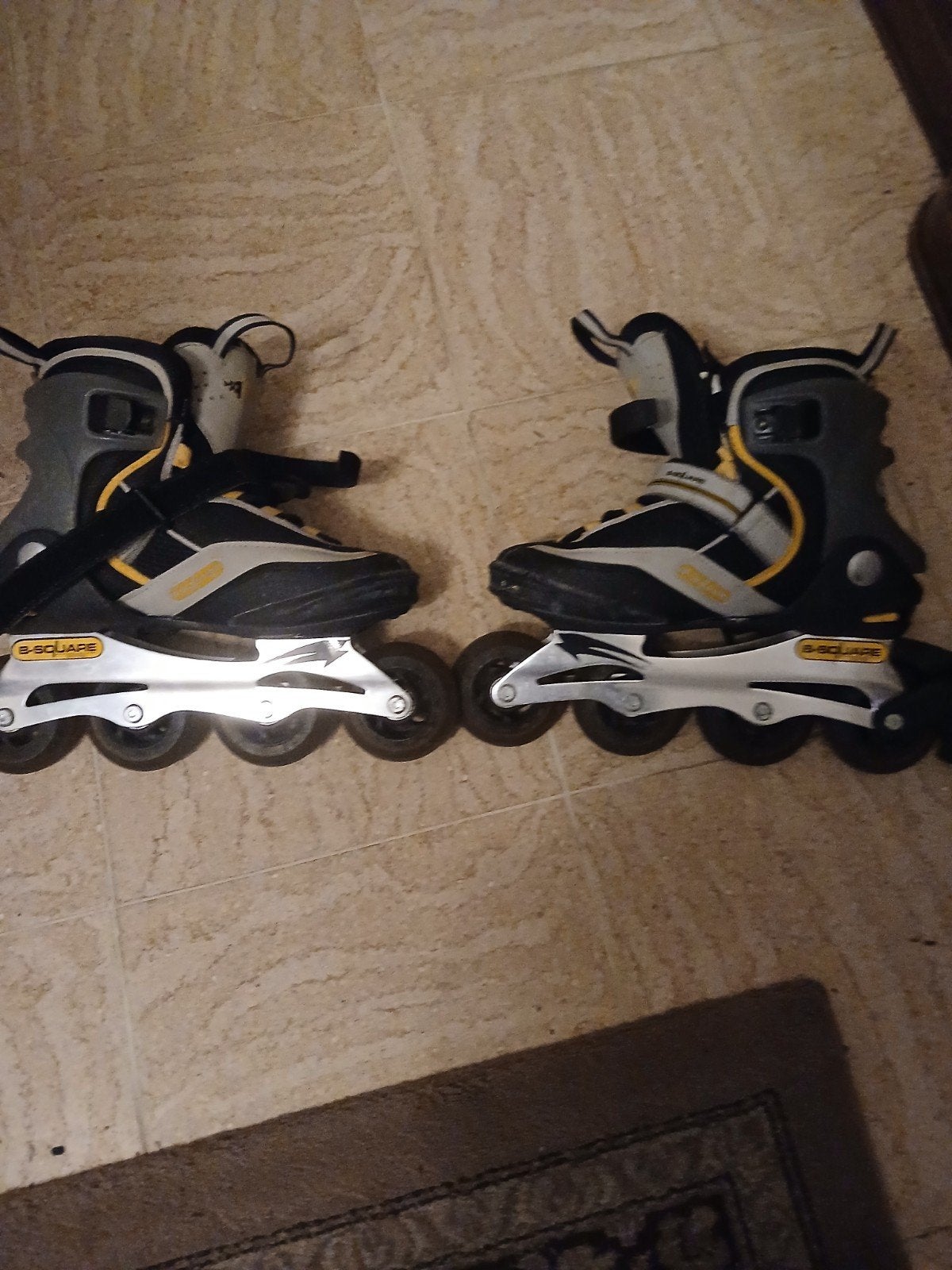 Patins à roulettes noirs et jaunes B-SQUARE taille 39, Sports & Fitness, Patins à roulettes alignées, Rollers 4 roues en ligne