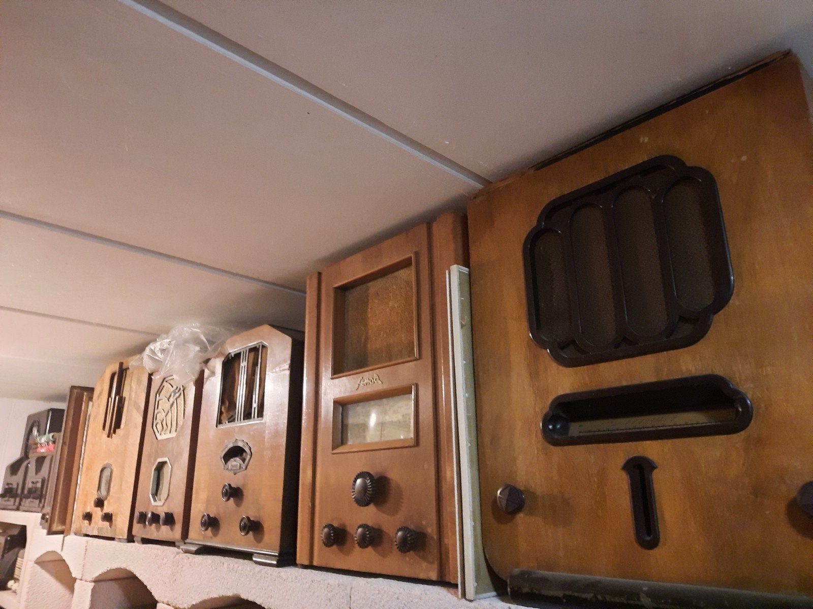 Anciennes radios, Enlèvement