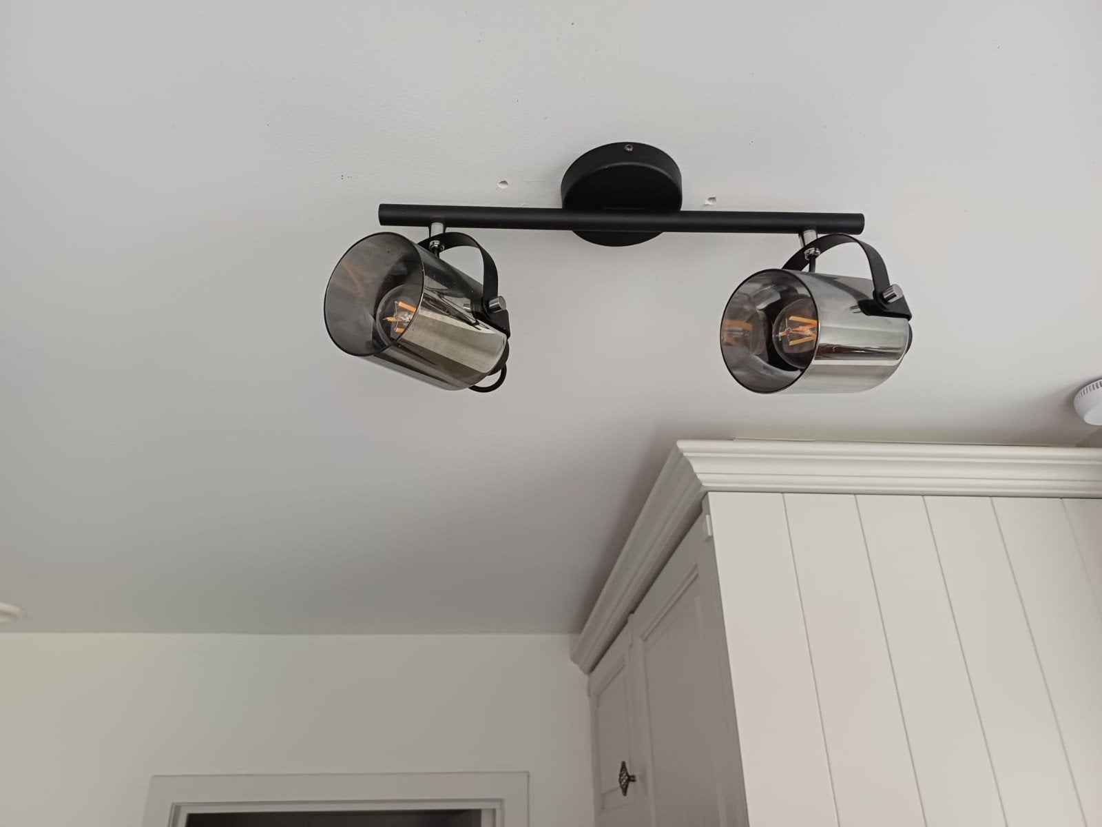 Plafondlamp met 2 spots in perfecte staat.

Bekijk ook mijn, Ophalen