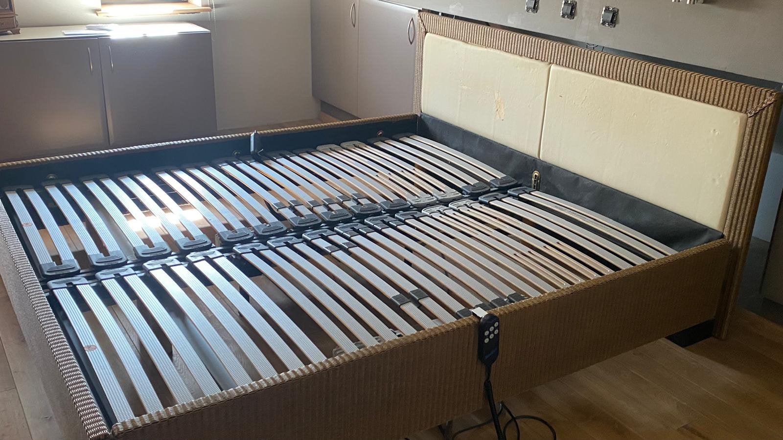 Elektrische lattenbodem 2x 1 persoons, Ophalen, Zo goed als nieuw
