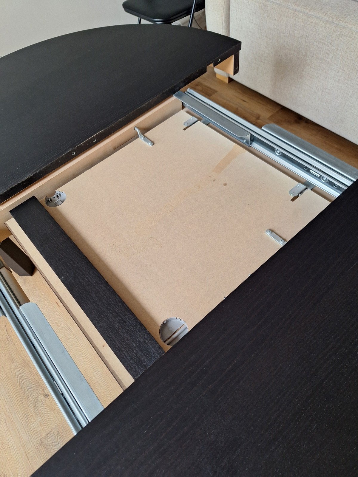 Zwarte uitschuifbare tafel. Rond 115 cm, Antiek en Kunst, Ophalen