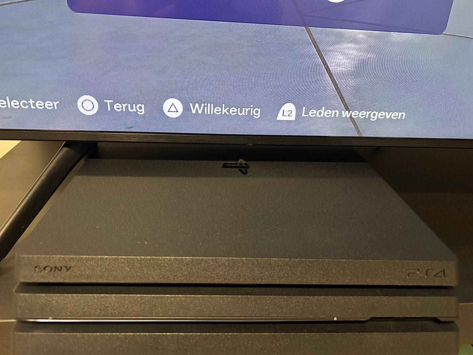 Ps4 pro met 2 controllers en fc26 te koop, Games en Spelcomputers, Ophalen, Met games, Met 2 controllers, Zo goed als nieuw
