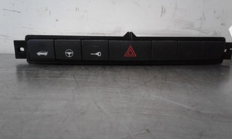 COMMUTATEUR DE FEUX DE DETRESSE Fiat Grande Punto (199), Utilisé, Fiat