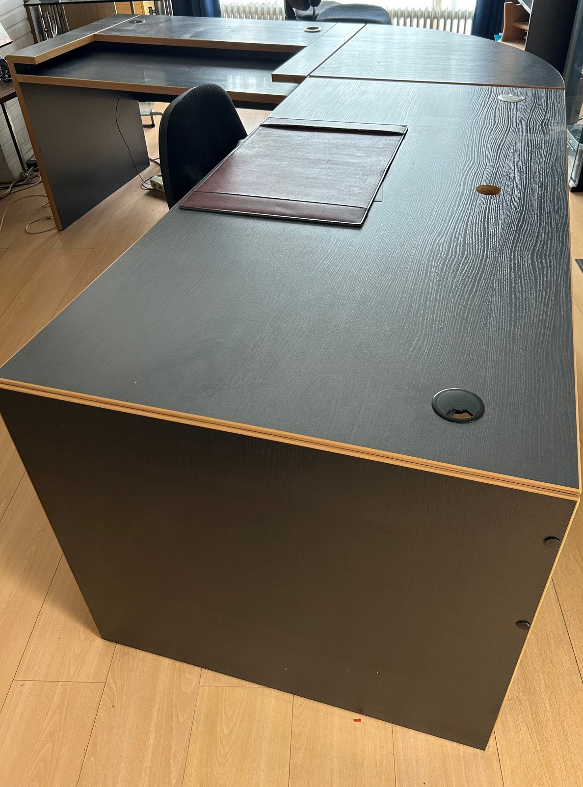 Grote bureau, Ophalen, Zo goed als nieuw
