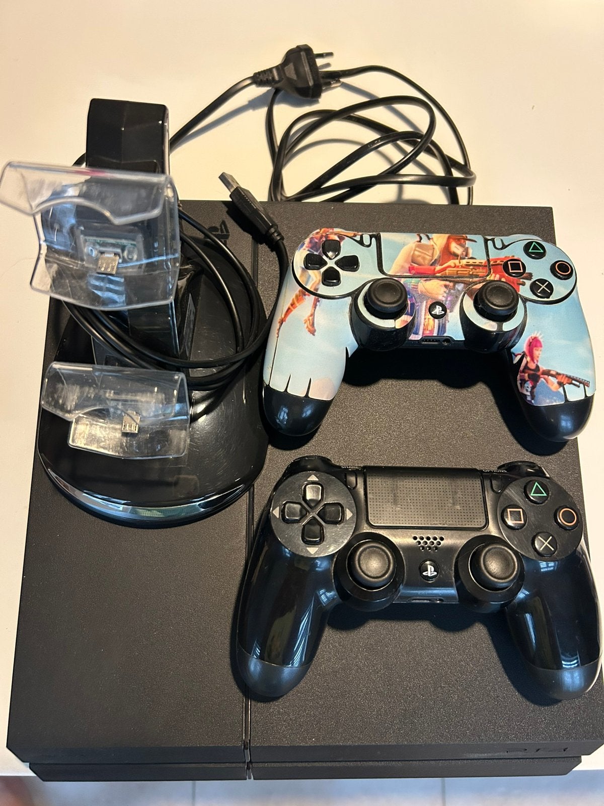 PlayStation 4 - 1 Tb, Games en Spelcomputers, Ophalen, Met 2 controllers, Zo goed als nieuw, 1 TB