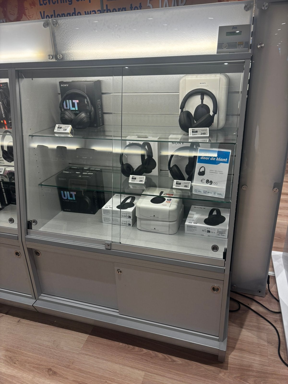 Vitrine kast voor een prijsje, Ophalen