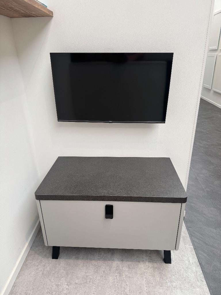 SHOWROOM tv meubel met afgeronde hoeken, Huis en Inrichting, Ophalen, Nieuw, 50 tot 100 cm, Minder dan 100 cm