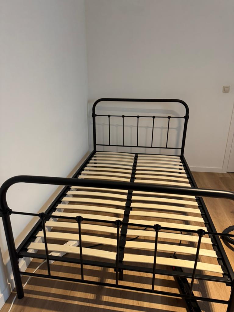 bed, Ophalen, Zo goed als nieuw, Twijfelaar