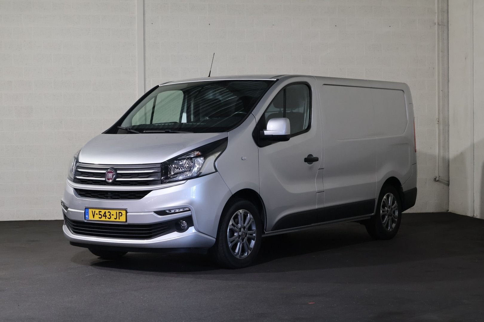 Fiat Talento 1.6 MJ L1 H1 SX Airco Navigatie 63dkm, Autos, Argent ou Gris, Achat, 170 g/km, Boîte manuelle