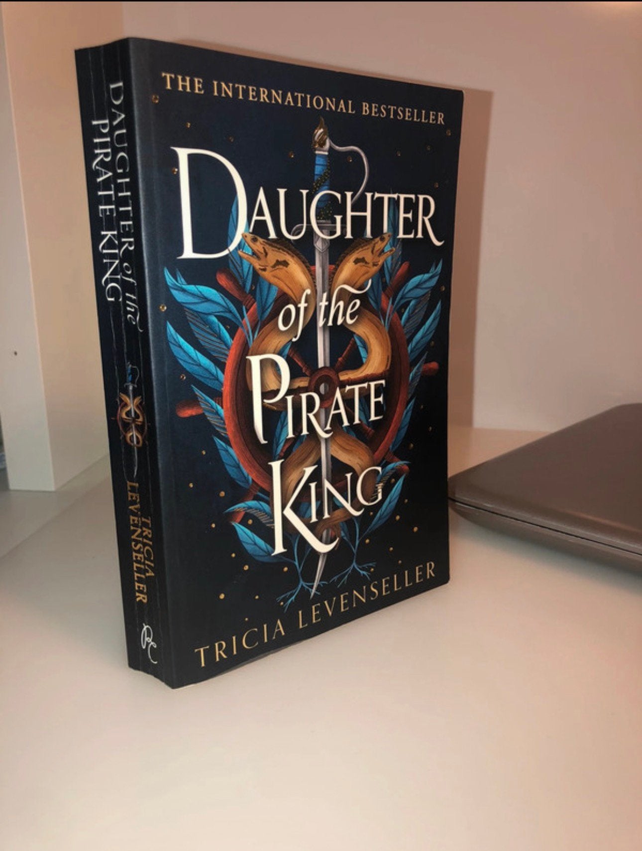 Daughter of the pirate king - Tricia Levenseller, Enlèvement, Comme neuf