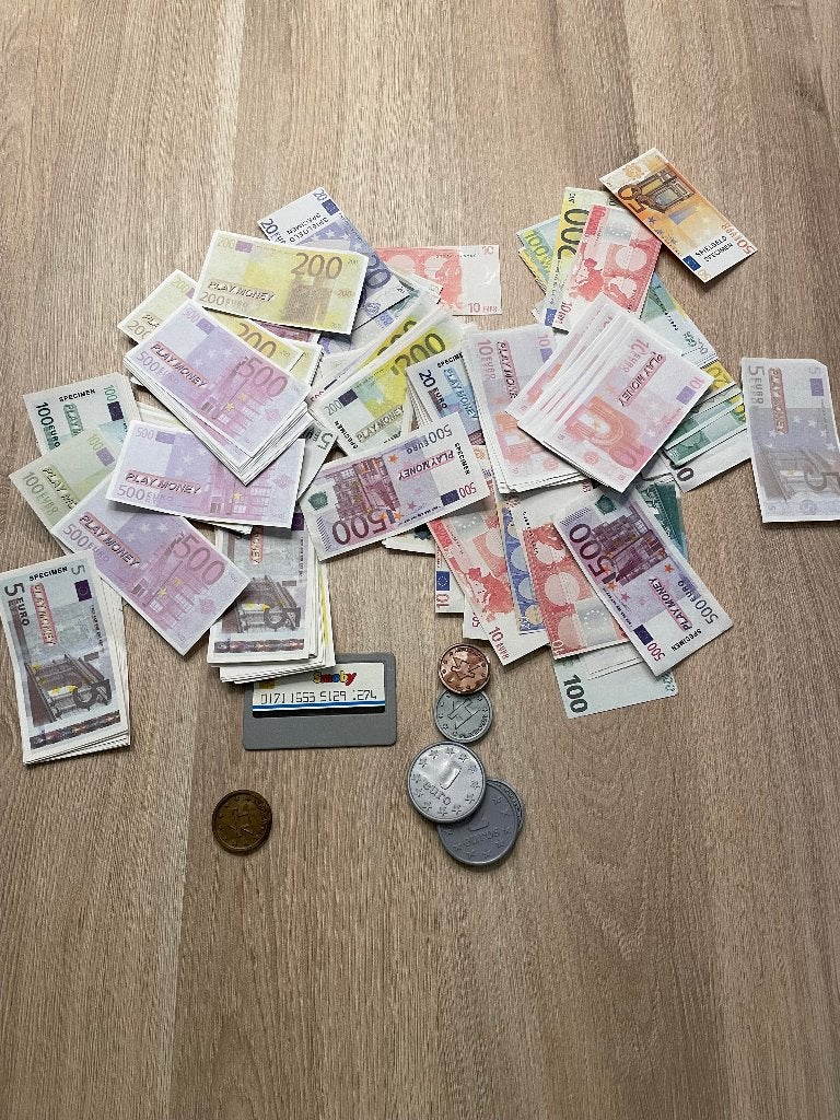 speelgeld briefjes en enkele munten, Enlèvement ou Envoi