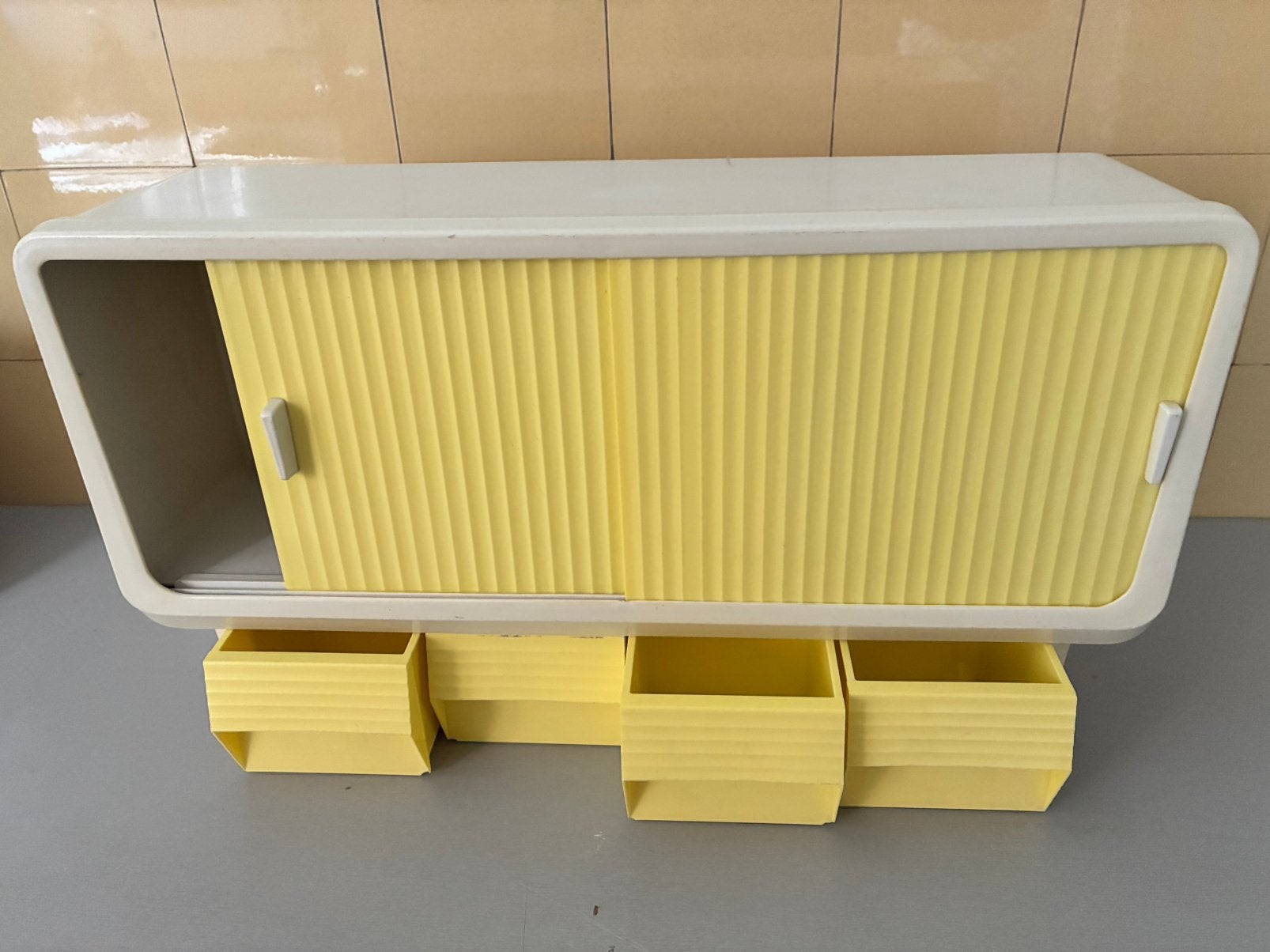 Fifties keukenwandkastje ( harde plastiek ), Ophalen