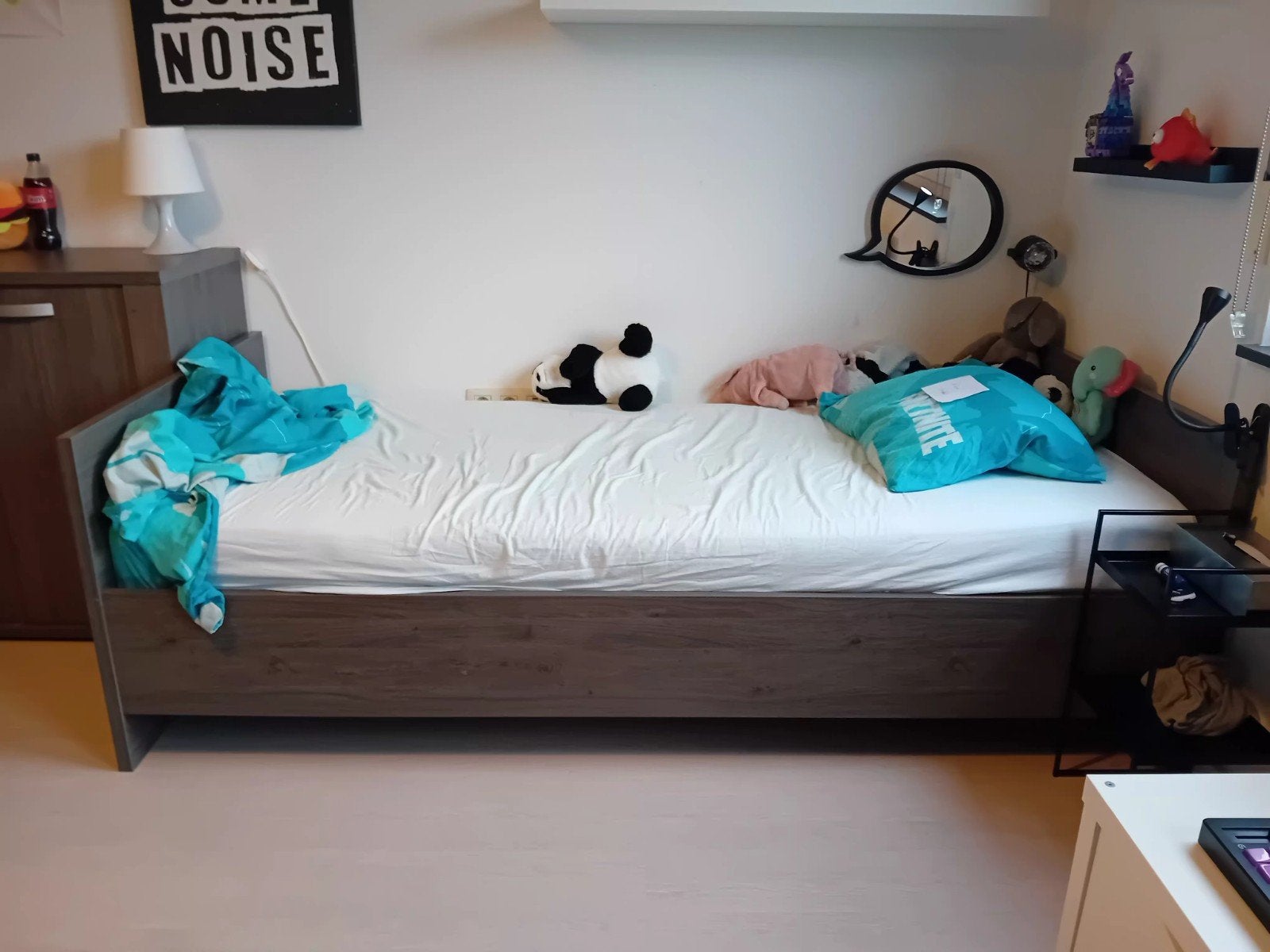 Kinderkamer: bed, matras,  nachtkastje,  commode,  kleerkast, Ophalen, Gebruikt, Lattenbodem