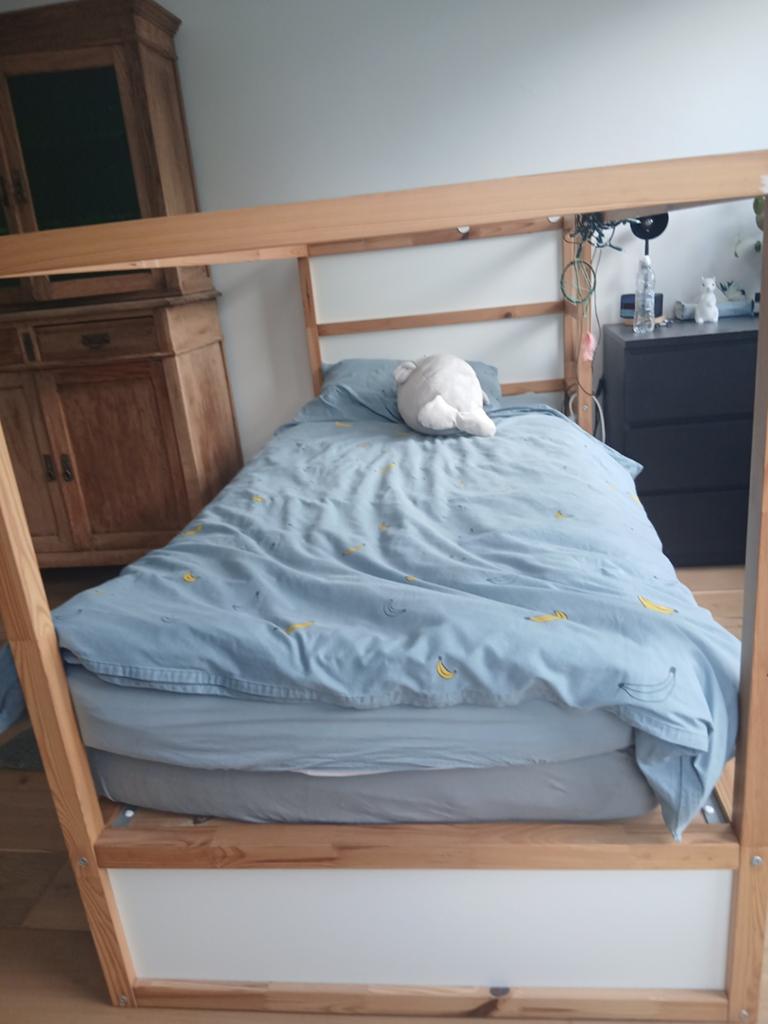 Bed ikea. Omvormbaar kura, Maison & Meubles, Enlèvement