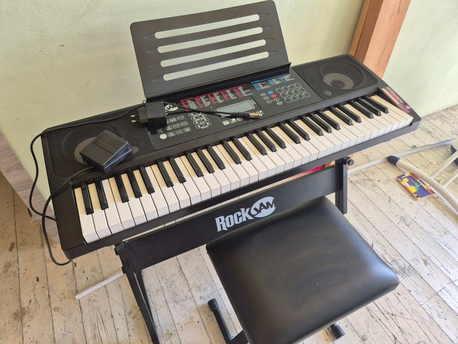 Pianotoetsenbord met 61 toetsen, Muziek en Instrumenten, Keyboards, 61 toetsen, Met standaard, Zo goed als nieuw, Ophalen