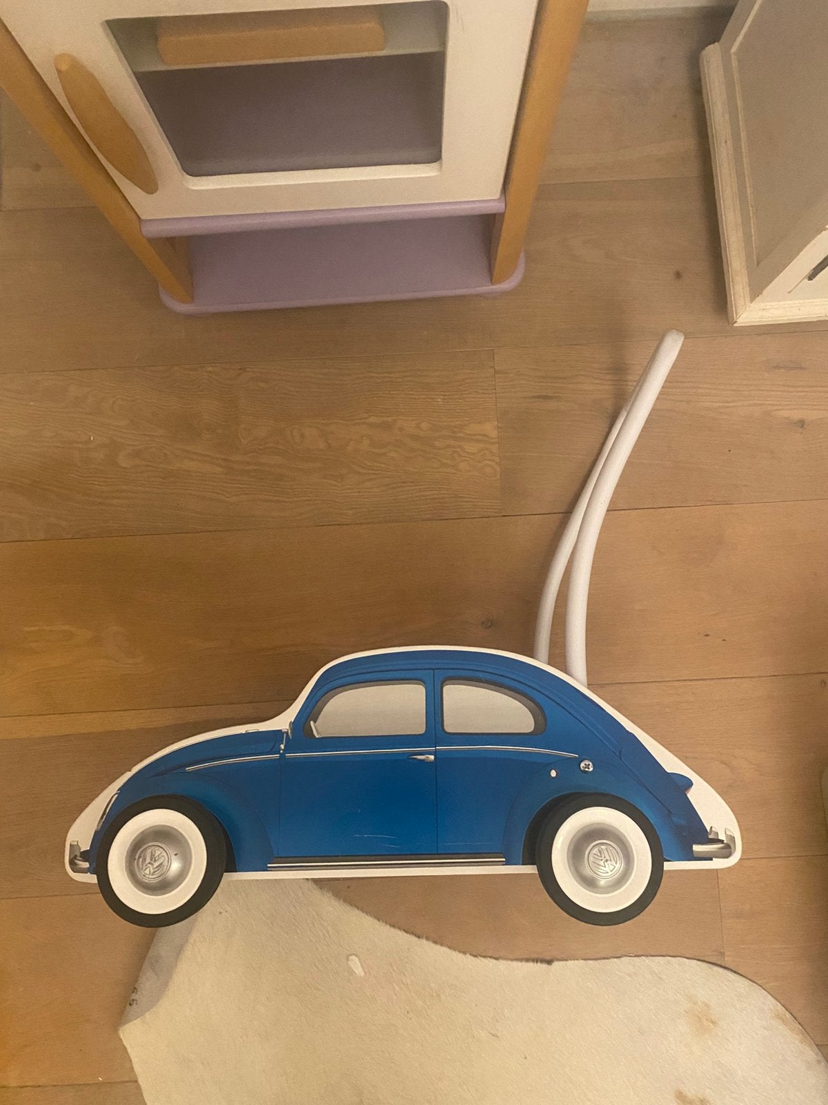 Trotteur - voiture coccinelle 2 positions, Enfants & Bébés, Enlèvement, Comme neuf