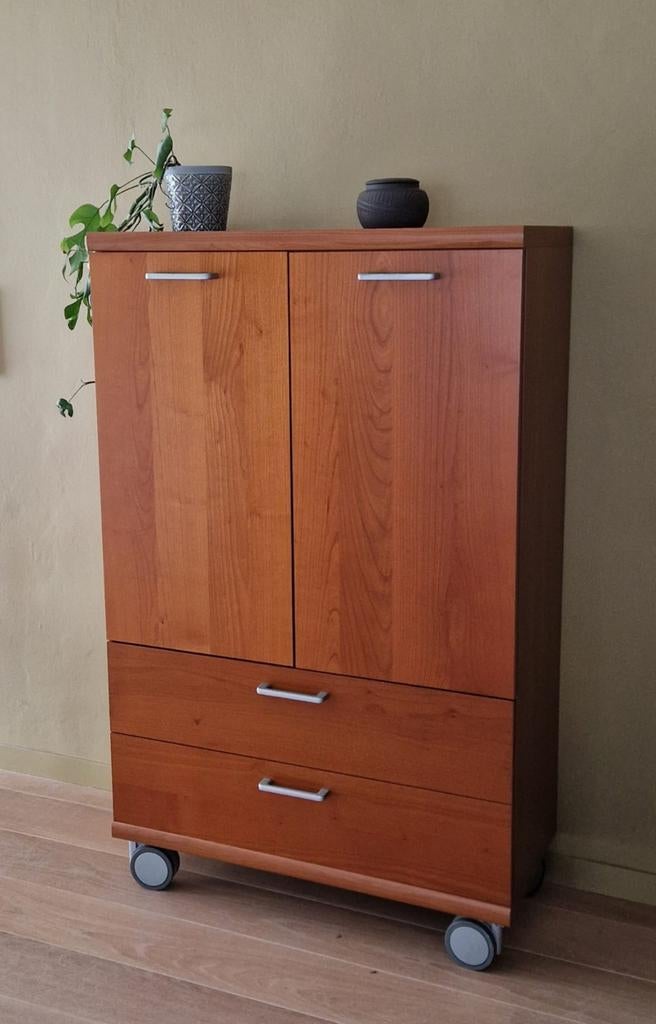 Kast op wielen in notenkleur, Enlèvement