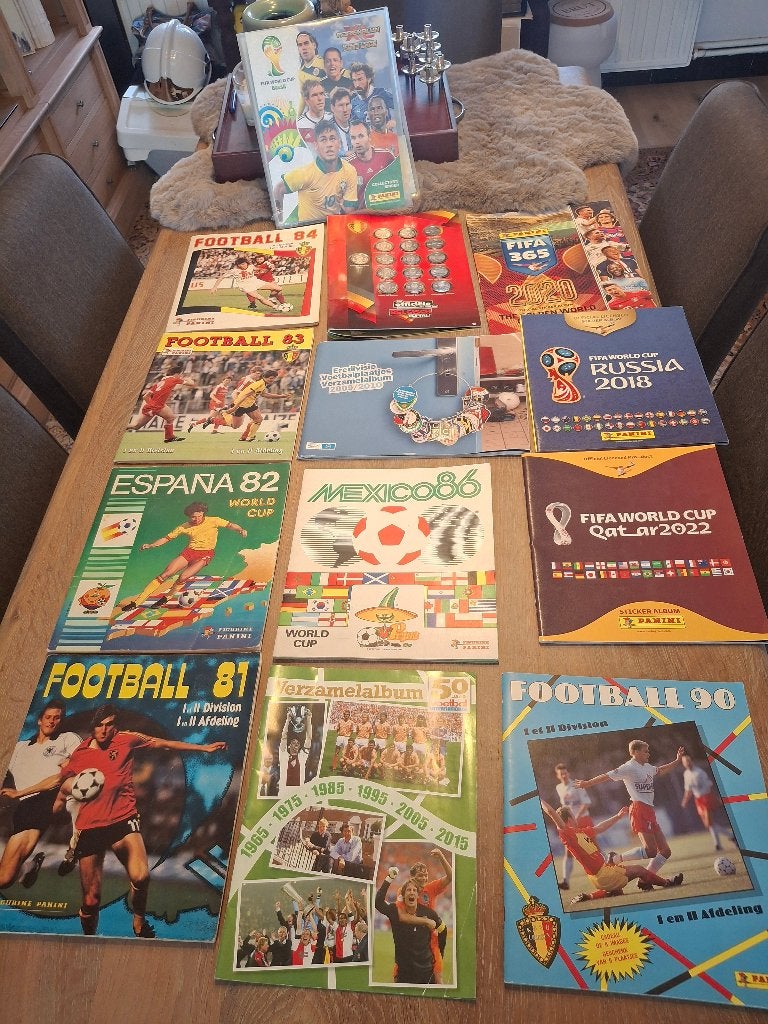 14 oudere panini voetbal stickerboeken, Verzamelen, Ophalen