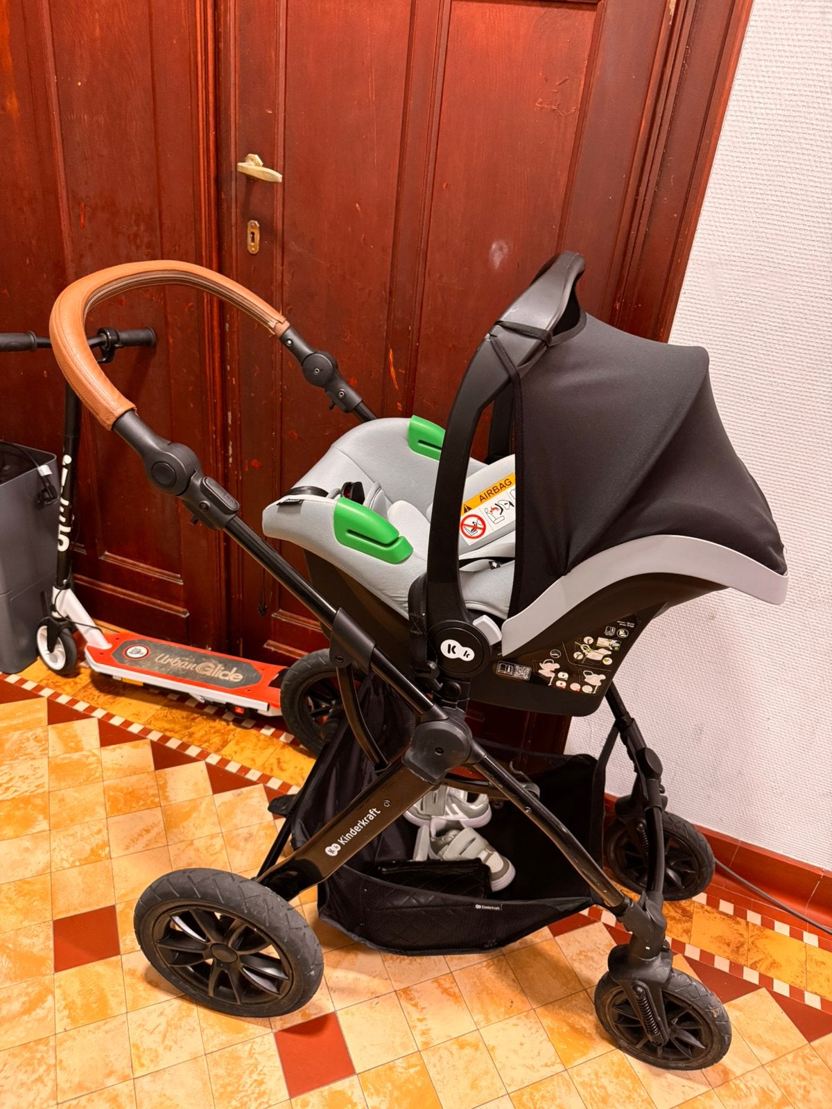 Poussette kinderkraft moov 3 in 1 + cosy mink pro, Enfants & Bébés, Poussettes & Combinaisons, Autres marques, Pneus, Enlèvement