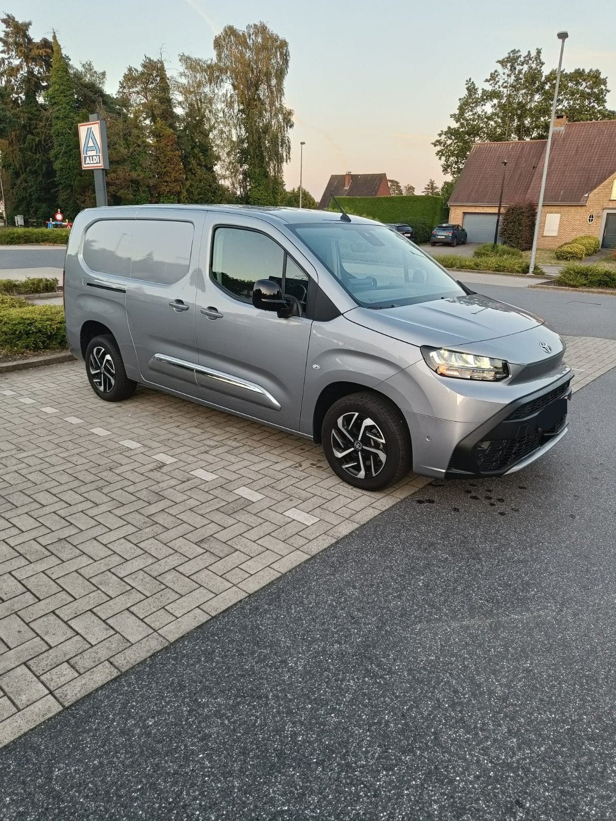 Toyota Proace City 1.5 D-5D dynamic LWB bestelwagen, Auto's, 75 kW, Stof, 4 cilinders, 5 deurs