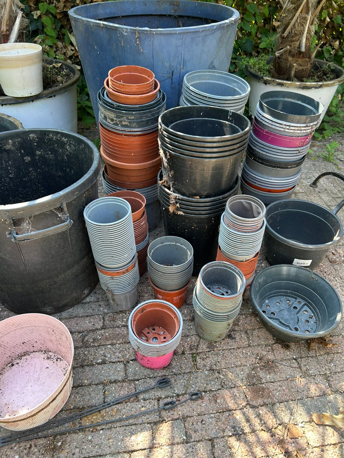 Partij bloempotten/ bakken decoratie enz, Tuin en Terras, Ophalen, Zo goed als nieuw