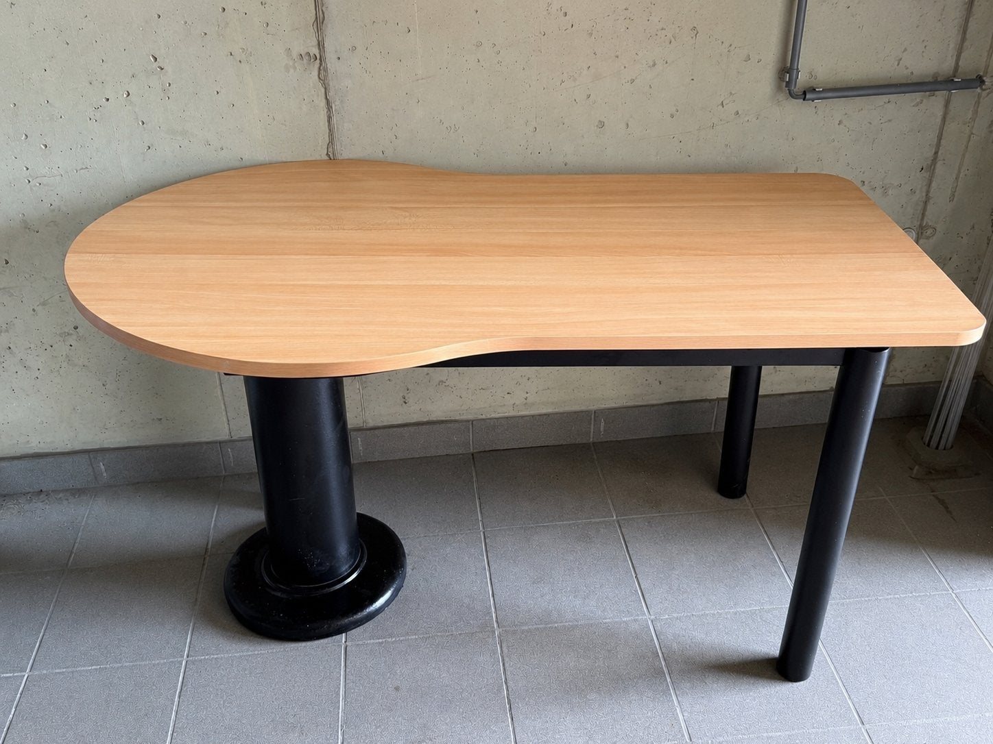 Design tafel/bureau, Ophalen, Grenenhout, Zo goed als nieuw, Vijf personen of meer