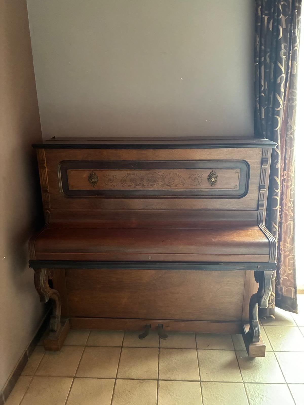 gratis piano uit 1885, Muziek en Instrumenten, Piano's, Ophalen, Piano