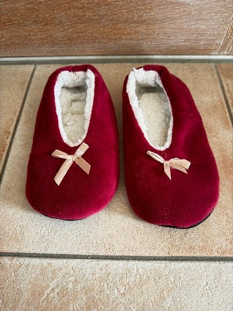 Bordeaux pantoffels - maat 34/36, Vêtements | Femmes, Rouge, Enlèvement ou Envoi, Comme neuf, Pantoufles