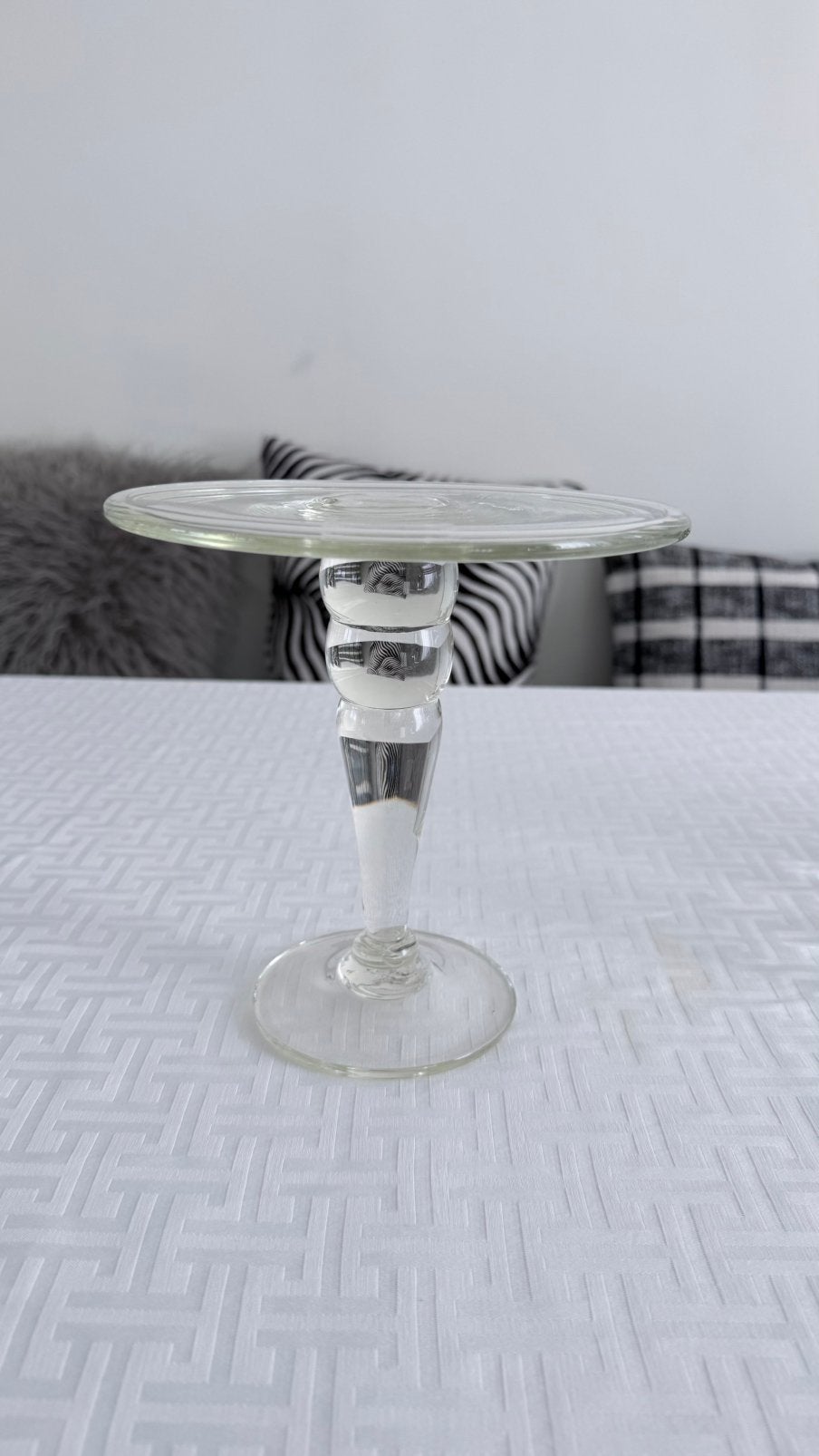 Glazen taartschotel elegante voet nieuw., Ophalen, Zo goed als nieuw