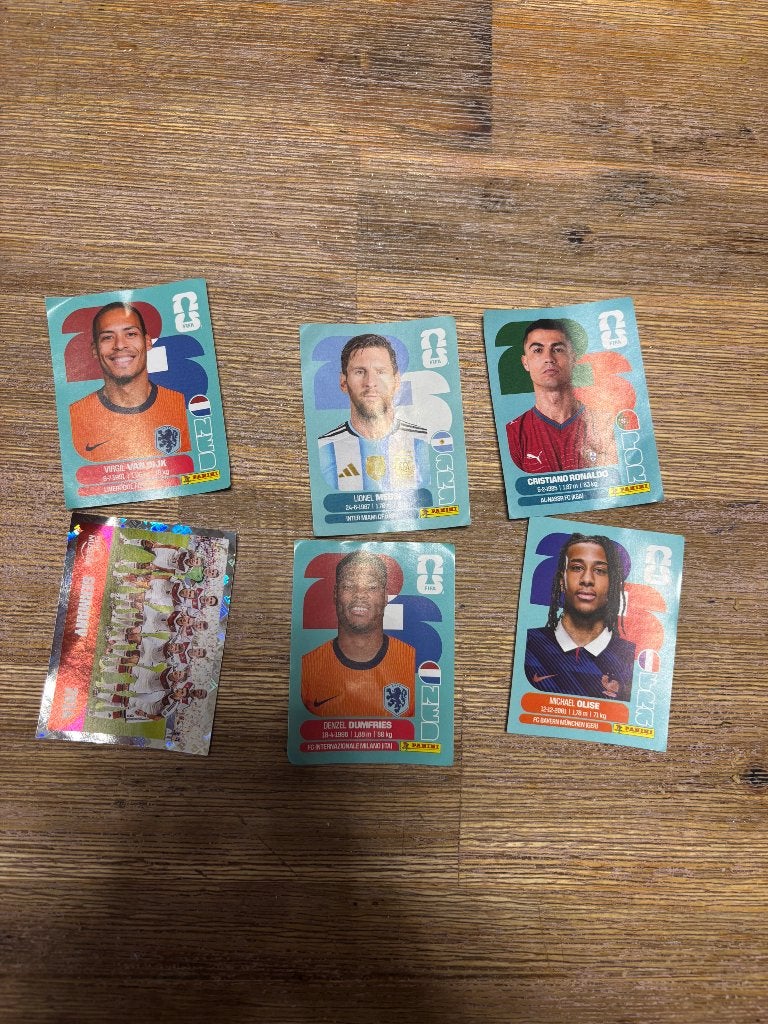 autocollant Panini Ronaldo et Messi, Carte de saison, Trois personnes ou plus, Juin