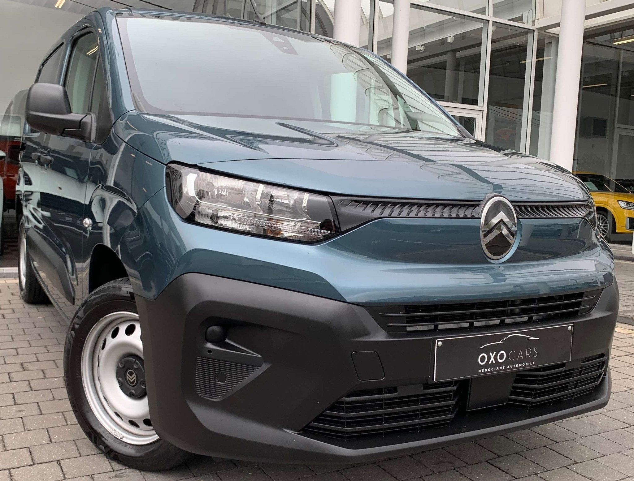 Citroën Berlingo 1.2i NEW MODÈLE 110CV / 3 Places / Grand, Auto's, Voorwielaandrijving, Stof, Gebruikt, Euro 6