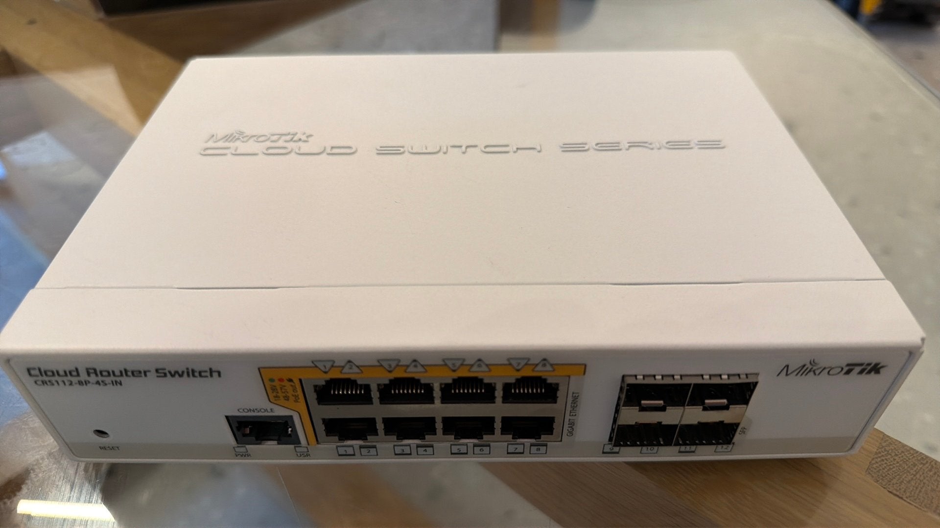 MikroTik CRS112-8P-4S-IN –switch 8x Gigabit PoE-out + 4x SFP, Enlèvement ou Envoi, Utilisé