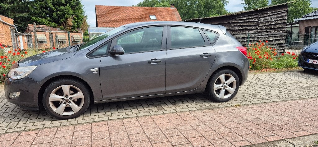 Opel Astra 1.4 eerste eigenaar 55783km, Auto's, Opel, Voorwielaandrijving, Zwart, Leder en Stof, Handgeschakeld