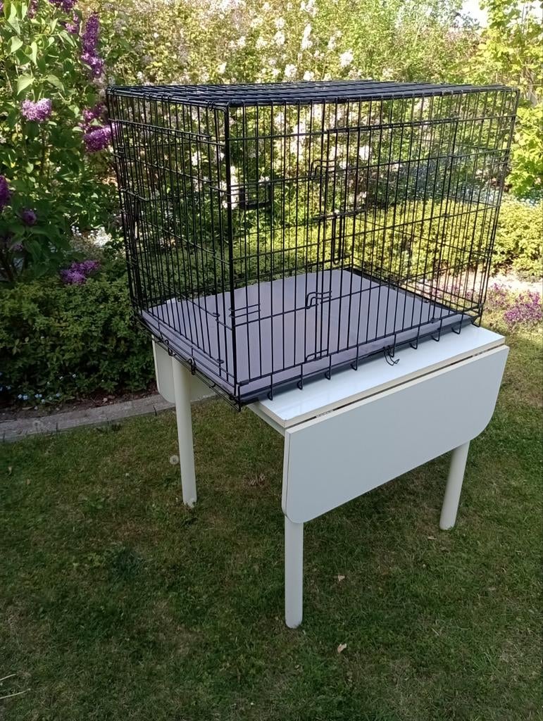 Zwarte bench voor grote hond. Met 2 ingangen. 87x58x67, Ophalen, Zo goed als nieuw